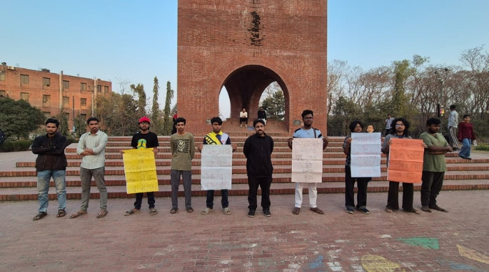 নির্বাচন পরবর্তী সহিংসতার প্রতিবাদে জাবিতে বিক্ষোভ