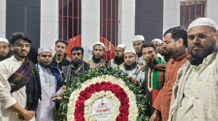 তারাকান্দায় নবনির্বাচিত সংসদ সদস্যের নেতৃত্বে শহীদ মিনারে শ্রদ্ধাঞ্জলি ও দোয়া