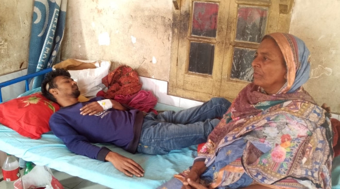 মাদক কারবারির নাম বলায় যুবকের উপর হামলা