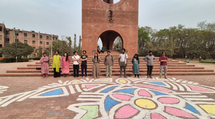 ঢাবি শিক্ষার্থীকে পুলিশী হেনস্তার প্রতিবাদে জাবিতে বিক্ষোভ