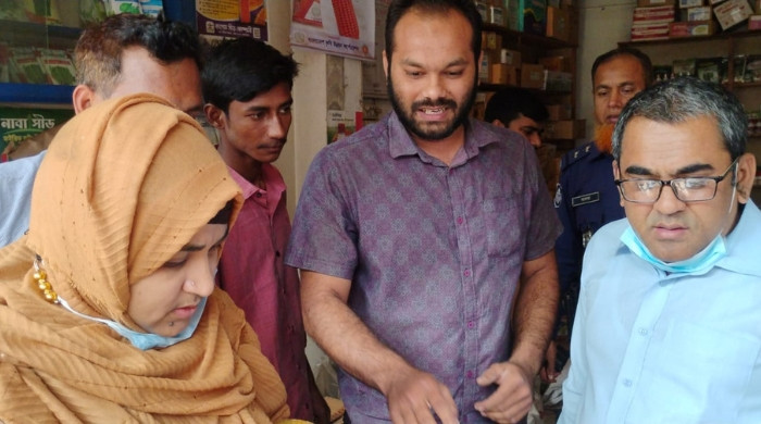 চুয়াডাঙ্গায় মেয়াদোত্তীর্ণ বীজ ও কীটনাশক বিক্রয়, দুই প্রতিষ্ঠানকে জরিমানা