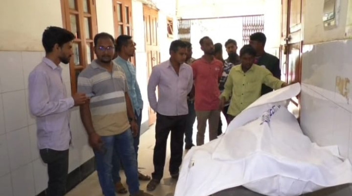 সাতক্ষীরা-খুলনা মহাসড়কে গরুবোঝাই ইঞ্জিনভ্যান খাদে পড়ে নিহত ২, আহত ২