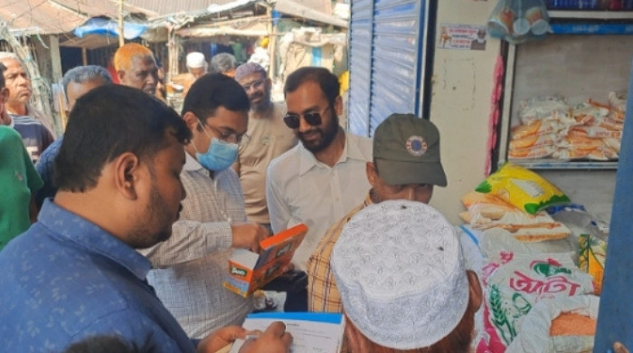 দর্শনায় ভ্রাম্যমান আদালতের অভিযানে তিন দোকানিকে জরিমানা