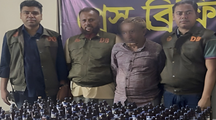 যশোরের শার্শায় উইন কোরেক্সসহ মাদক ব্যবসায়ী গ্রেফতার