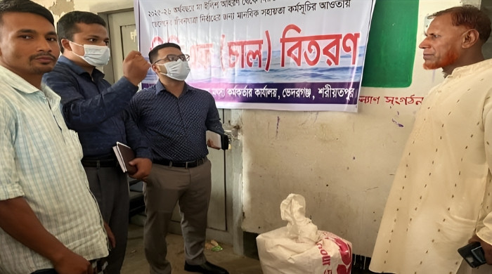 ভেদরগঞ্জে জেলেদের চাল বিতরণে অনিয়ম