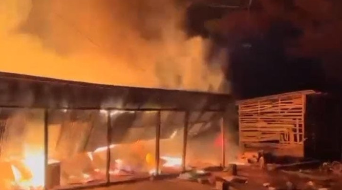 মধ্যরাতে নলছিটিতে আগুন, পুড়ল ১৫ লাখ টাকার মালামাল