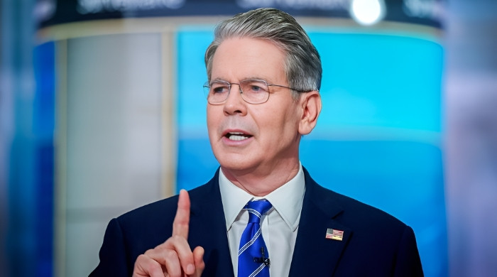 আজ রাতেই ইরানে ‘সবচেয়ে বড় বোমাবর্ষণ’ চালাবে যুক্তরাষ্ট্র: মার্কিন অর্থমন্ত্রী